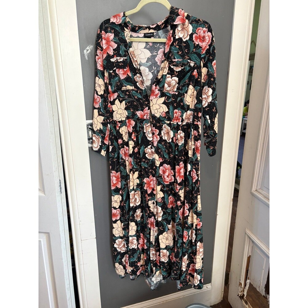 Torrid size 0 black floral button up long sleeve dress